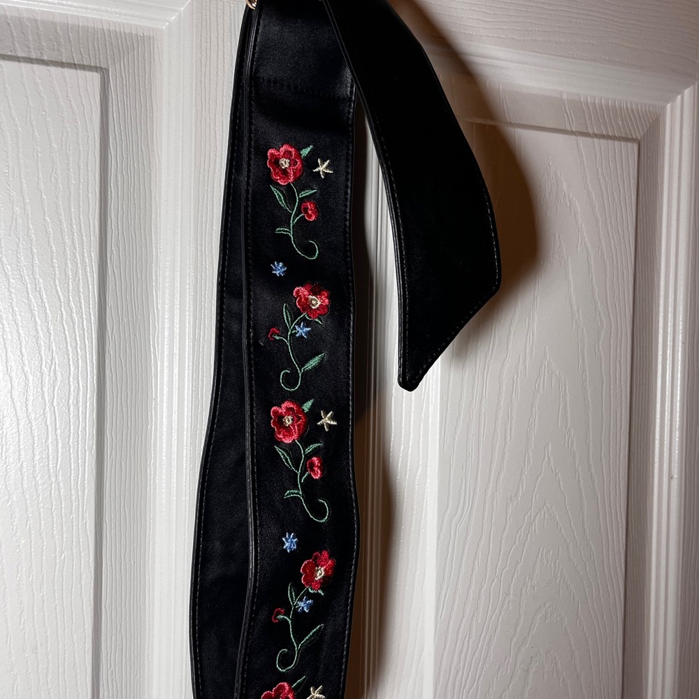 Embroidered Black Floral Women's belt